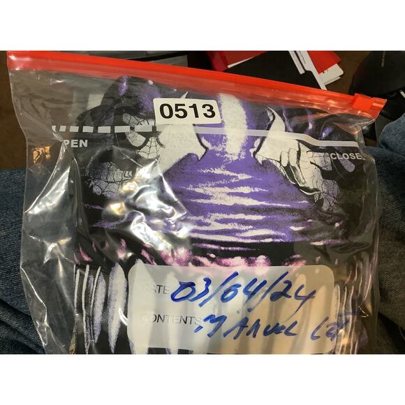 Marvel Comics T-shirt Men's L  Avengers & Venom Lot of 2 - Picture 10 of 10